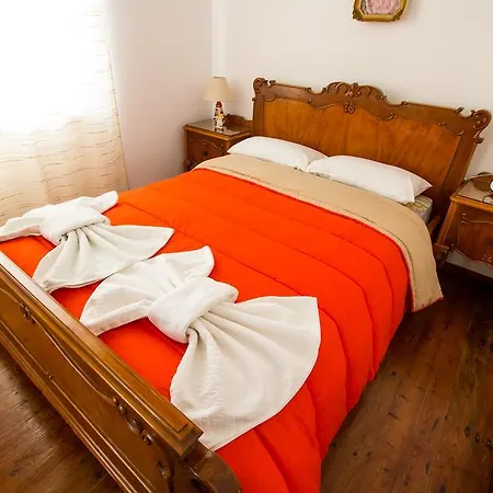 House Eutuxia Petali * Apollonia